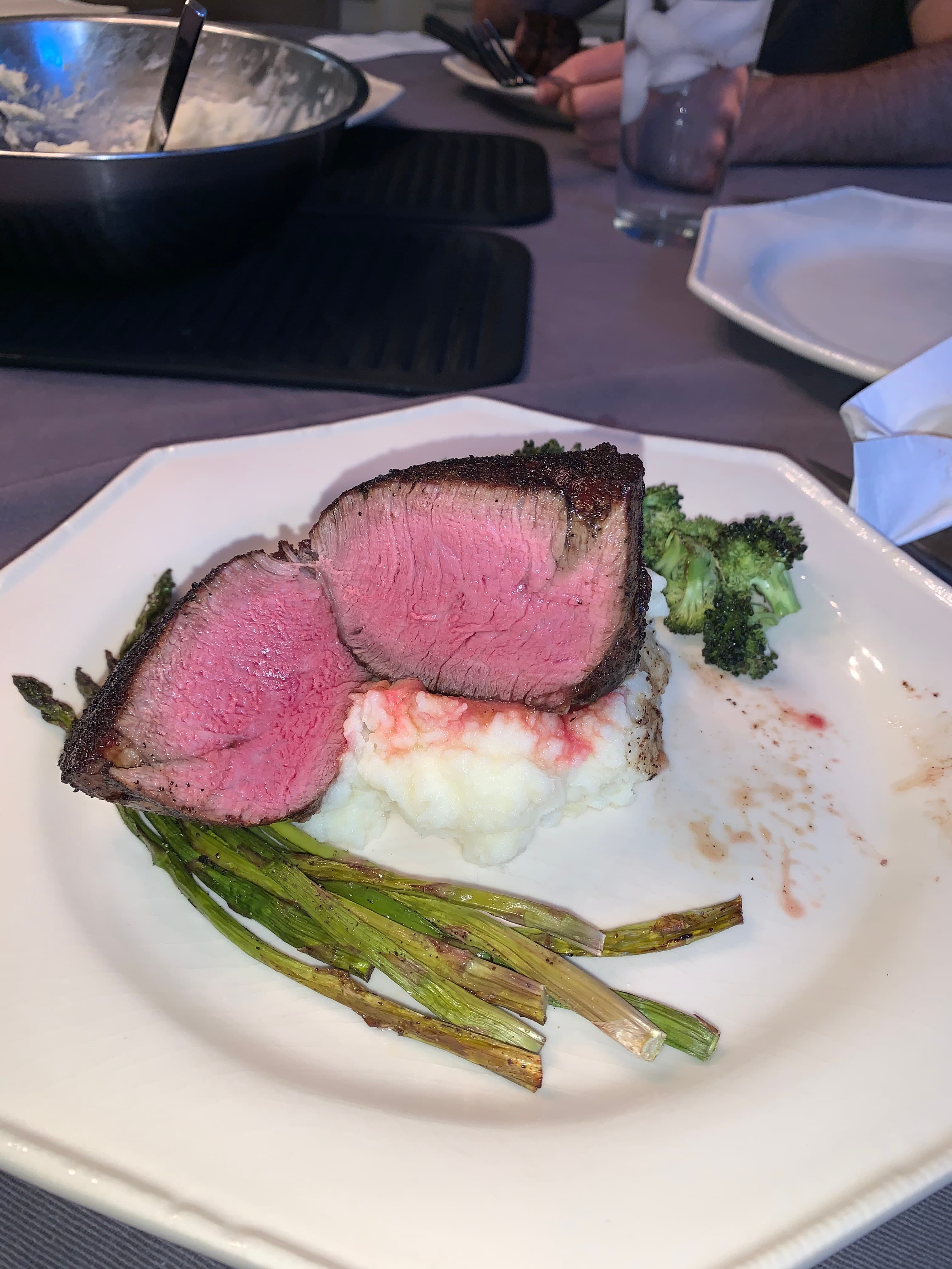 Filet Mignon w/ Mashed Potatoes & Asparagus